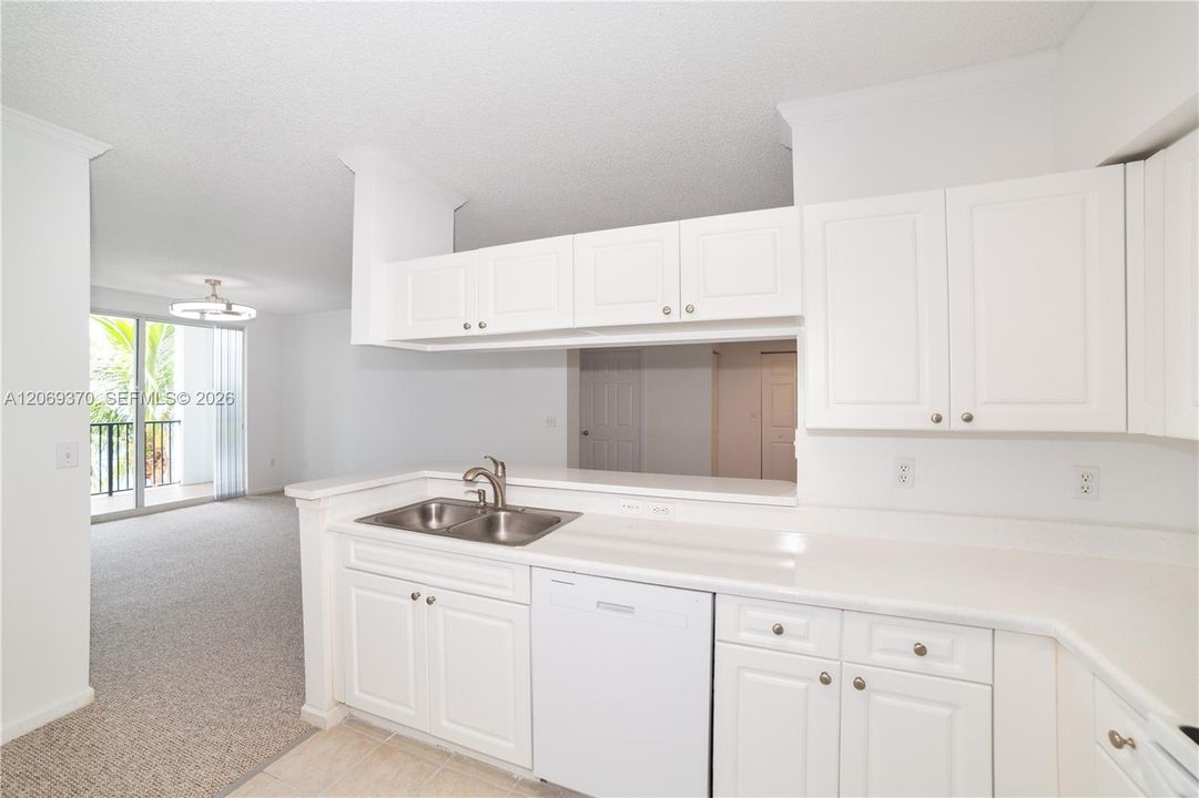 For Sale: $580,000 (2 beds, 2 baths, 1116 Square Feet)
