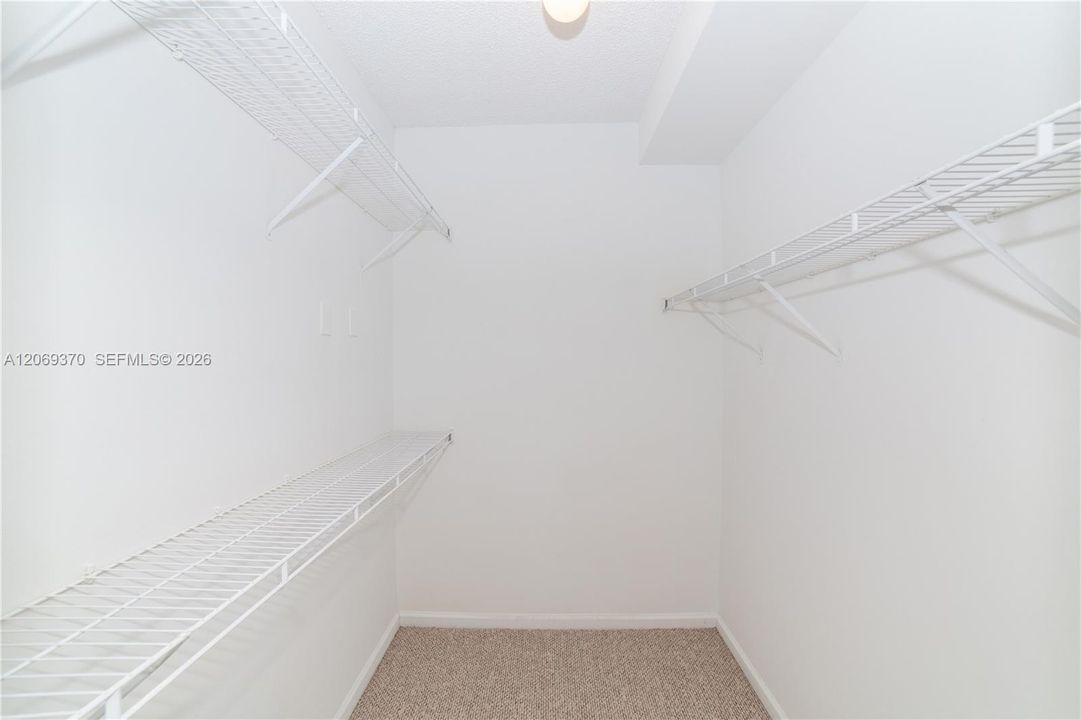 For Sale: $580,000 (2 beds, 2 baths, 1116 Square Feet)