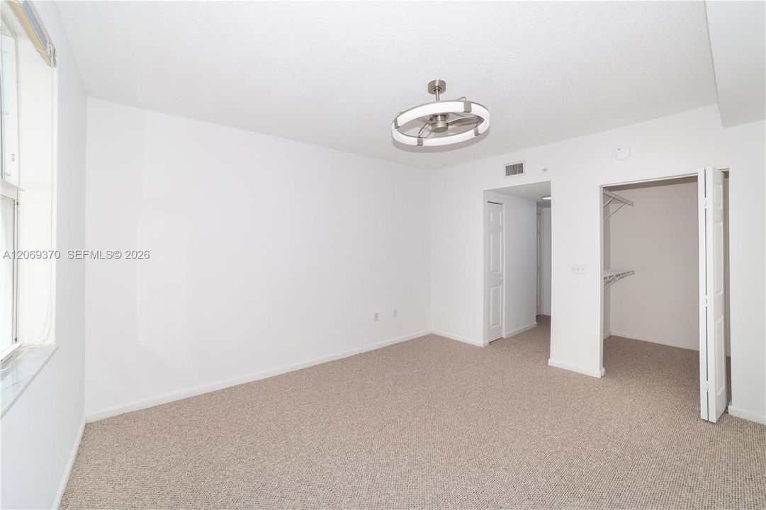 For Sale: $580,000 (2 beds, 2 baths, 1116 Square Feet)