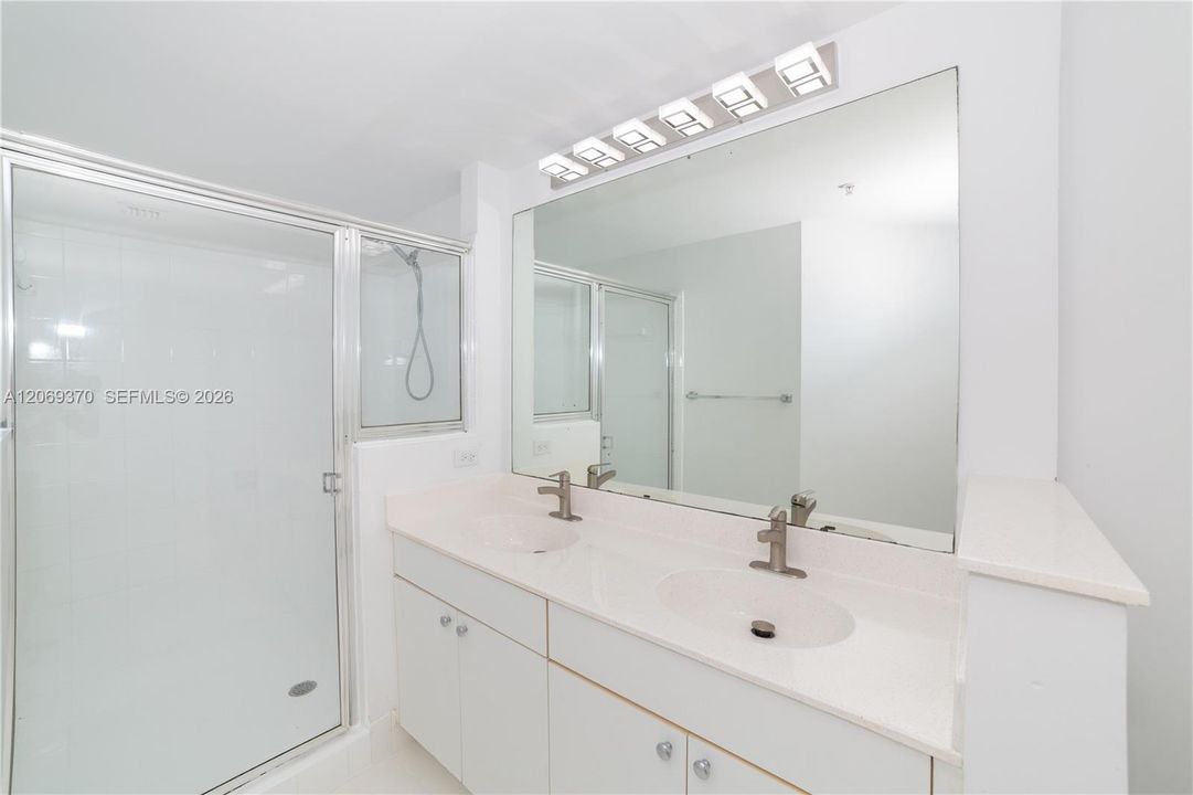 For Sale: $580,000 (2 beds, 2 baths, 1116 Square Feet)