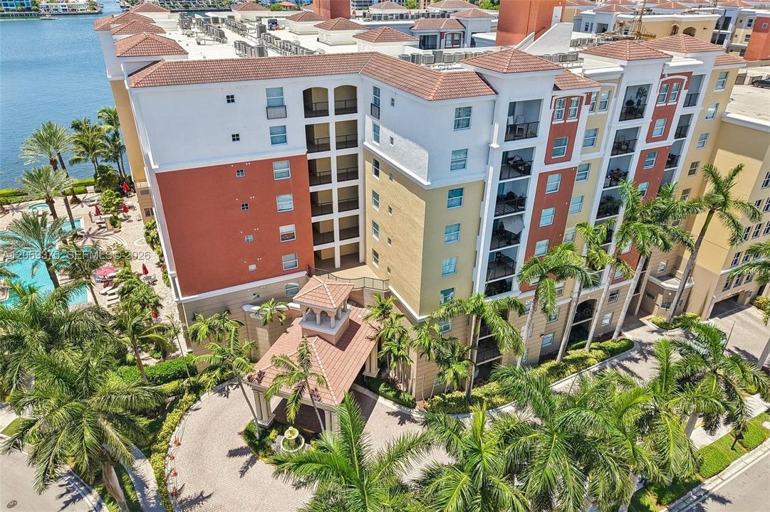For Sale: $580,000 (2 beds, 2 baths, 1116 Square Feet)