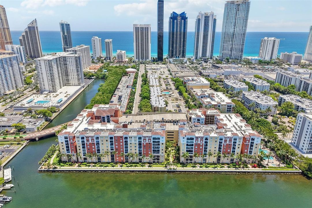 For Sale: $580,000 (2 beds, 2 baths, 1116 Square Feet)