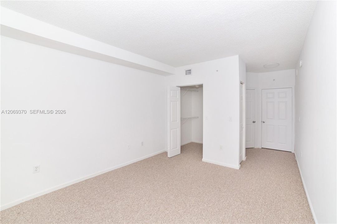 For Sale: $580,000 (2 beds, 2 baths, 1116 Square Feet)