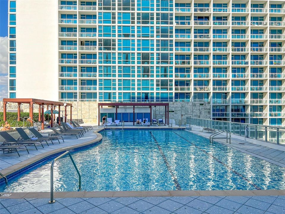 For Rent: $13,950 (2 beds, 2 baths, 1084 Square Feet)