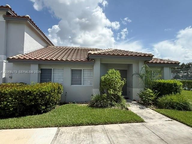 For Rent: $3,000 (3 beds, 2 baths, 1206 Square Feet)
