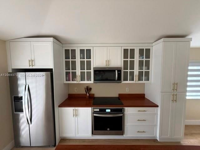 For Rent: $3,000 (3 beds, 2 baths, 1206 Square Feet)
