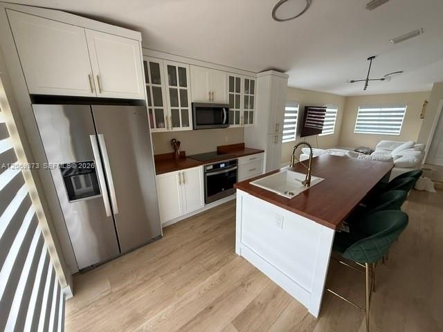 For Rent: $3,000 (3 beds, 2 baths, 1206 Square Feet)