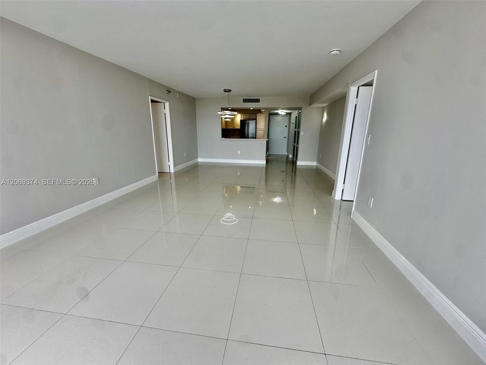 На продажу: $379,000 (2 спален, 2 ванн, 1139 Квадратных фут)