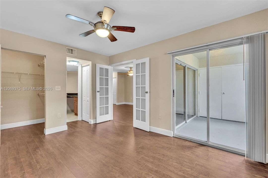 For Sale: $199,900 (1 beds, 1 baths, 804 Square Feet)