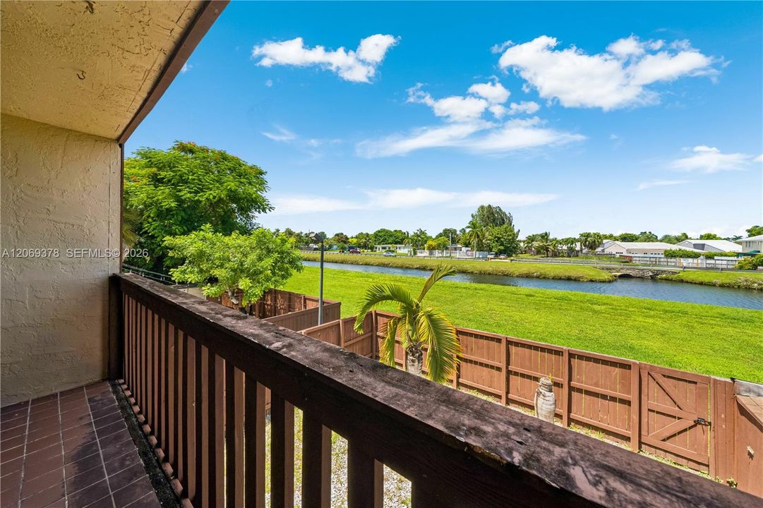 For Sale: $325,000 (2 beds, 2 baths, 1330 Square Feet)