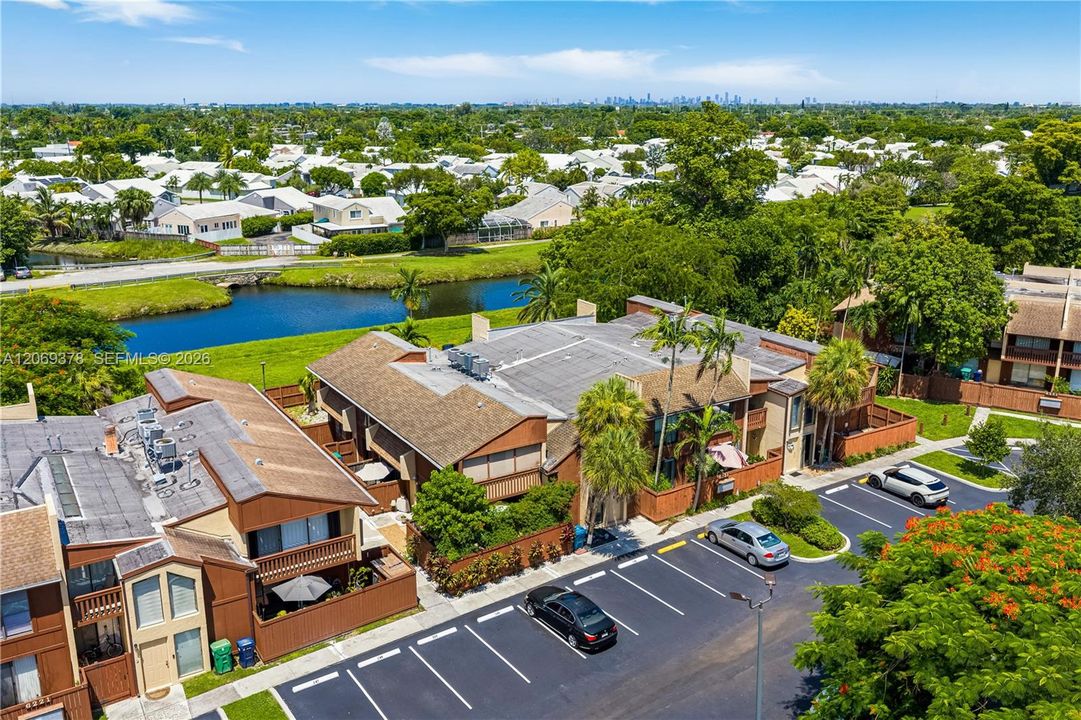 For Sale: $325,000 (2 beds, 2 baths, 1330 Square Feet)
