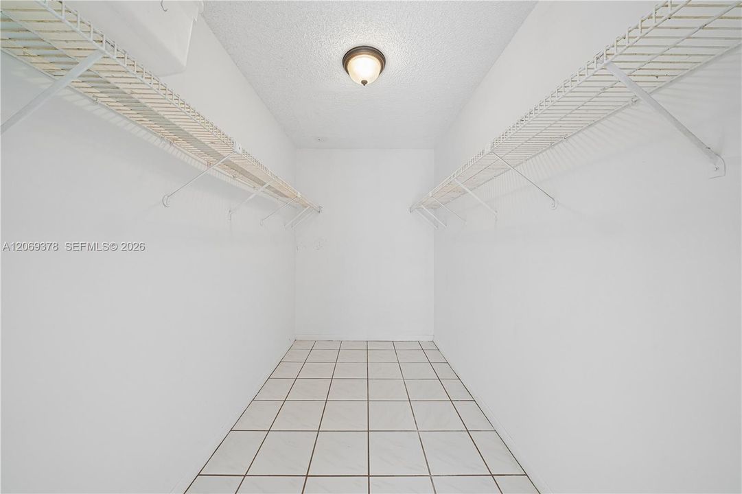 For Sale: $325,000 (2 beds, 2 baths, 1330 Square Feet)