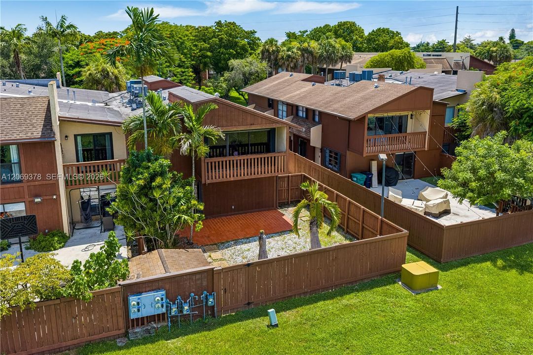 For Sale: $325,000 (2 beds, 2 baths, 1330 Square Feet)