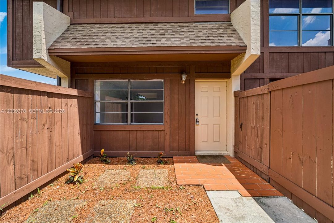 For Sale: $325,000 (2 beds, 2 baths, 1330 Square Feet)