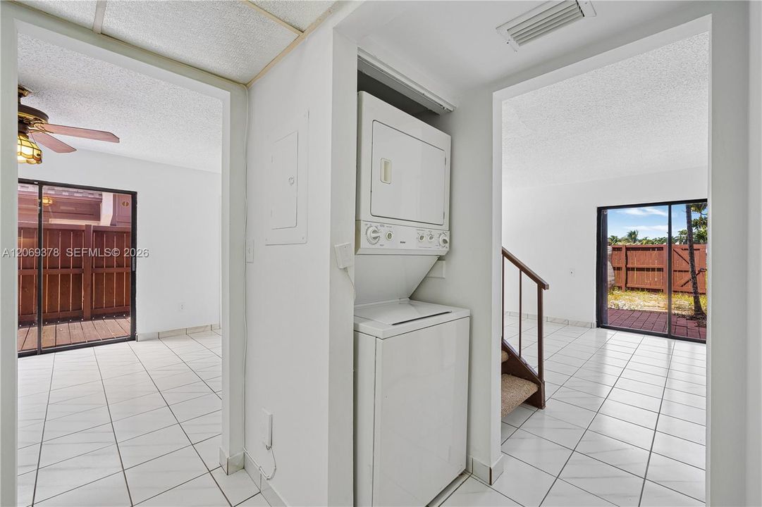 For Sale: $325,000 (2 beds, 2 baths, 1330 Square Feet)