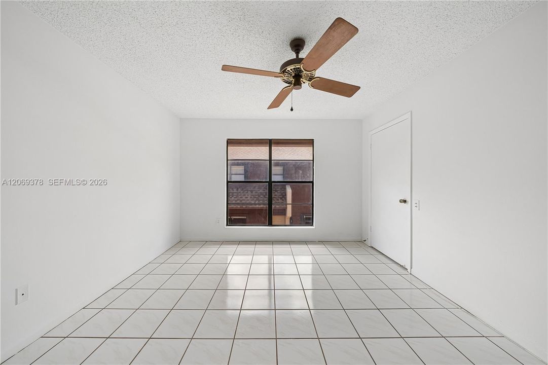 For Sale: $325,000 (2 beds, 2 baths, 1330 Square Feet)