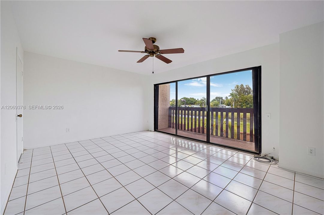 For Sale: $325,000 (2 beds, 2 baths, 1330 Square Feet)