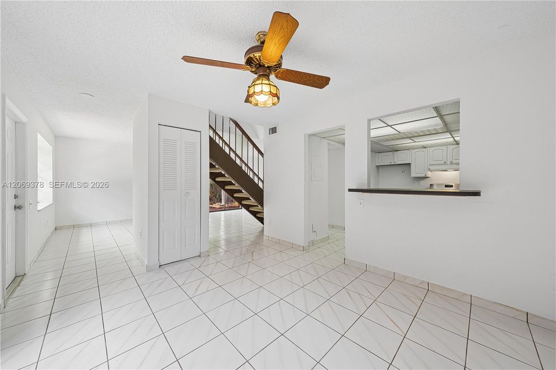 For Sale: $325,000 (2 beds, 2 baths, 1330 Square Feet)