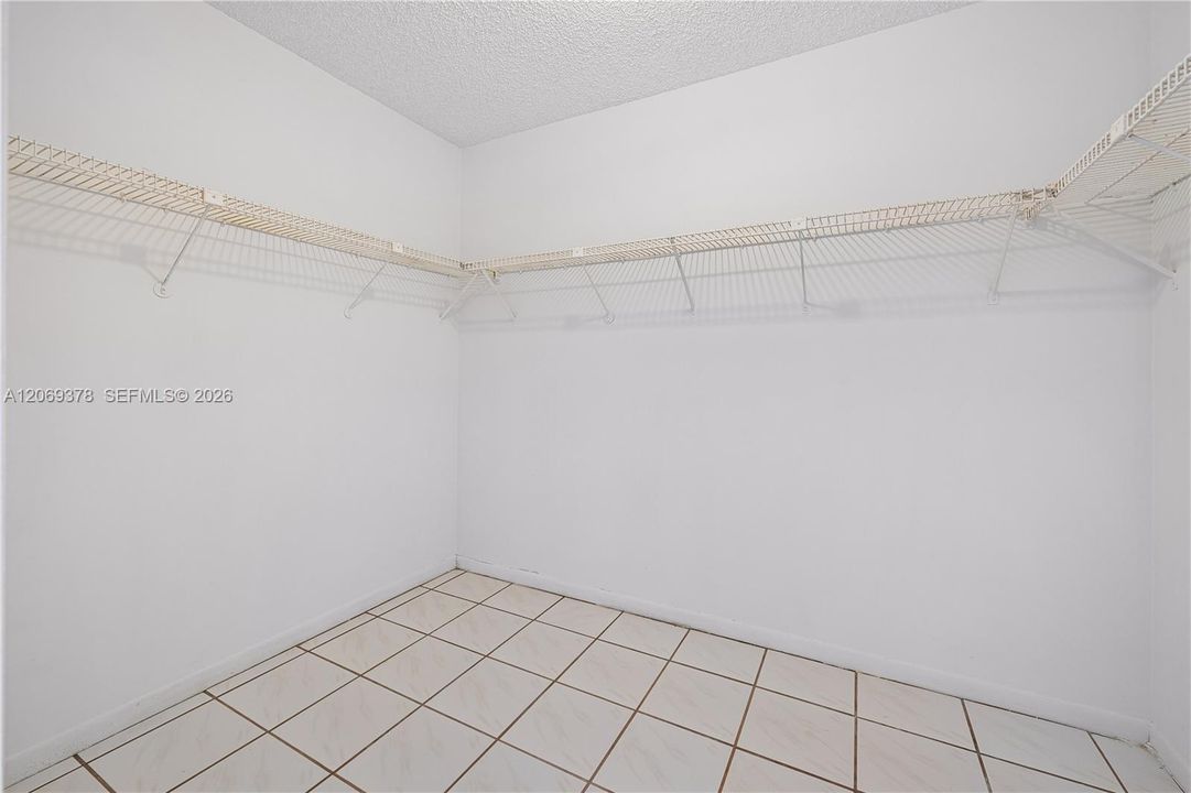 For Sale: $325,000 (2 beds, 2 baths, 1330 Square Feet)