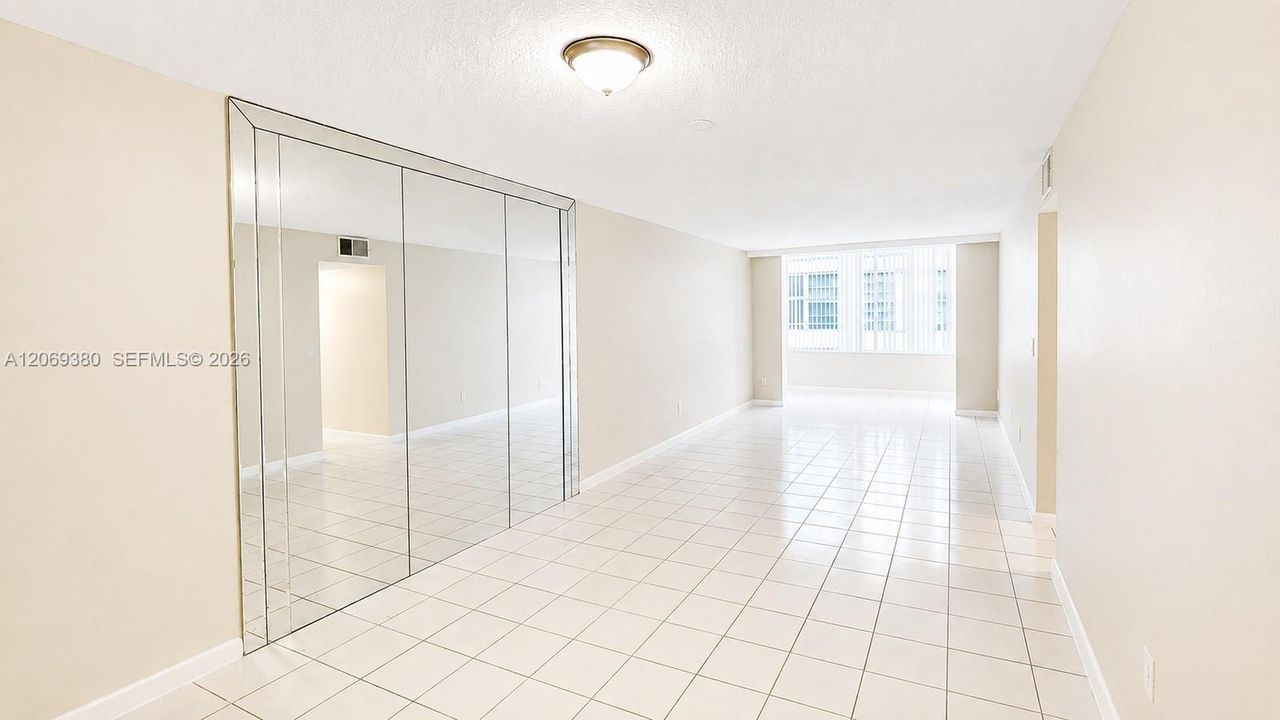 For Rent: $2,300 (2 beds, 2 baths, 1095 Square Feet)