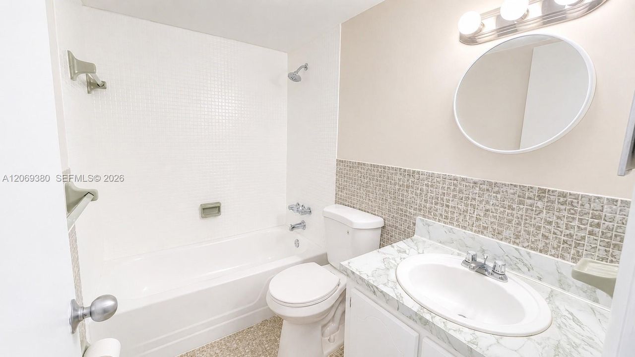 For Rent: $2,300 (2 beds, 2 baths, 1095 Square Feet)