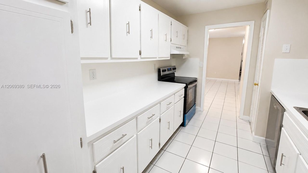 For Rent: $2,300 (2 beds, 2 baths, 1095 Square Feet)