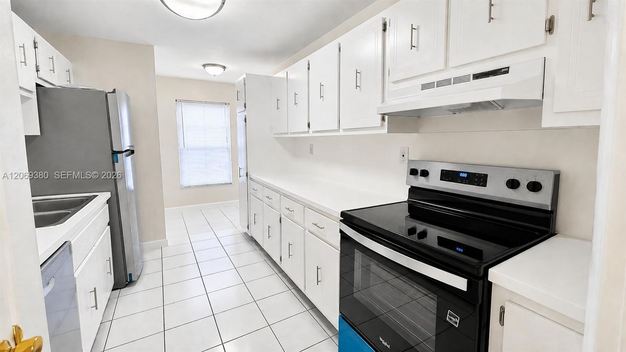 For Rent: $2,300 (2 beds, 2 baths, 1095 Square Feet)