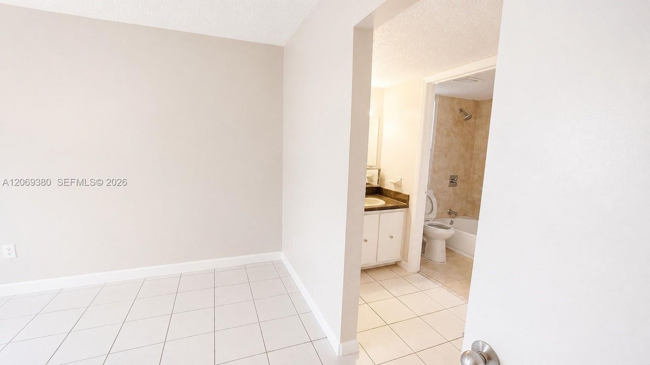 For Rent: $2,300 (2 beds, 2 baths, 1095 Square Feet)