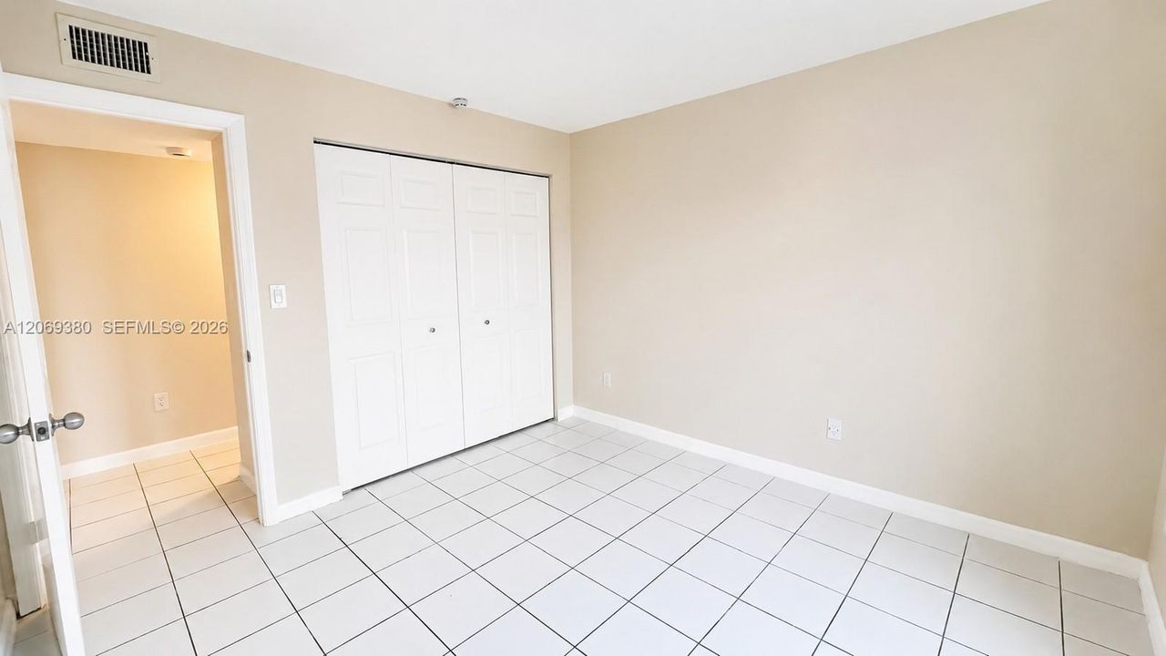 For Rent: $2,300 (2 beds, 2 baths, 1095 Square Feet)
