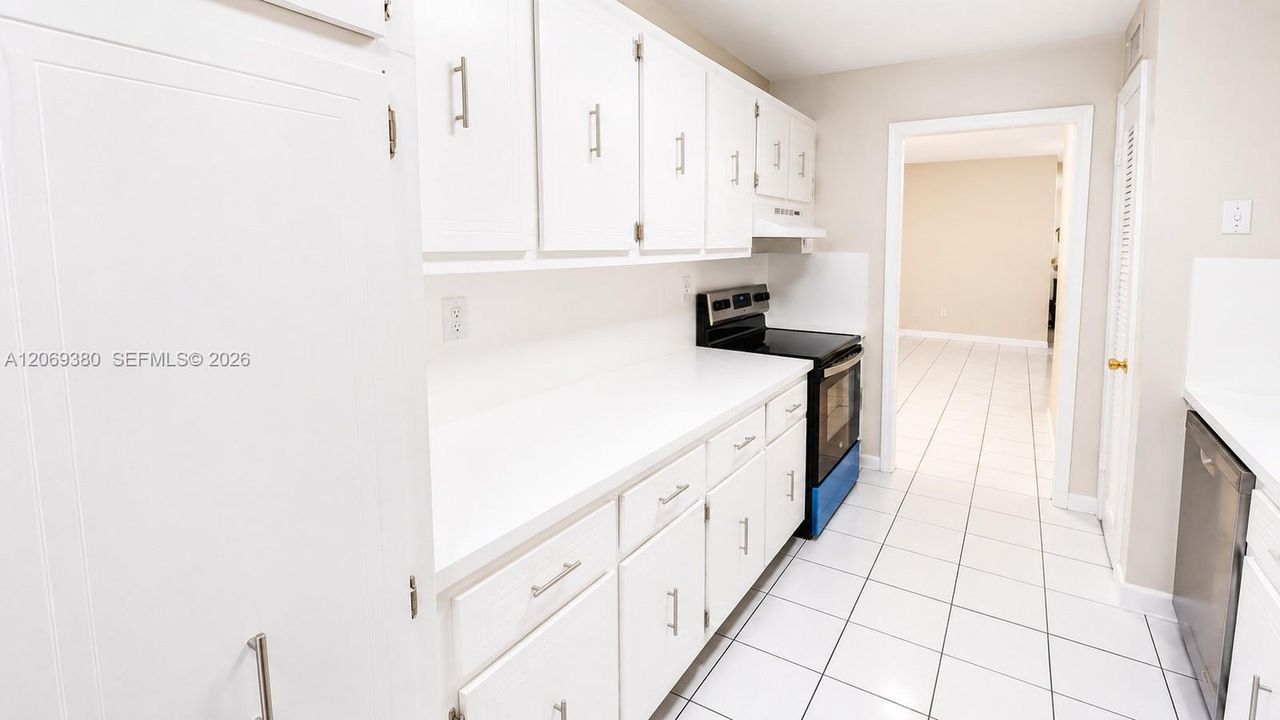 For Rent: $2,300 (2 beds, 2 baths, 1095 Square Feet)