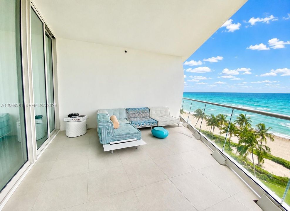 出租: $36,500 (4 贝兹, 5 浴室, 2980 平方英尺)