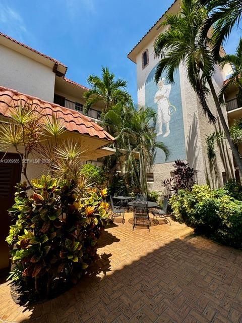 Tropical and inviting