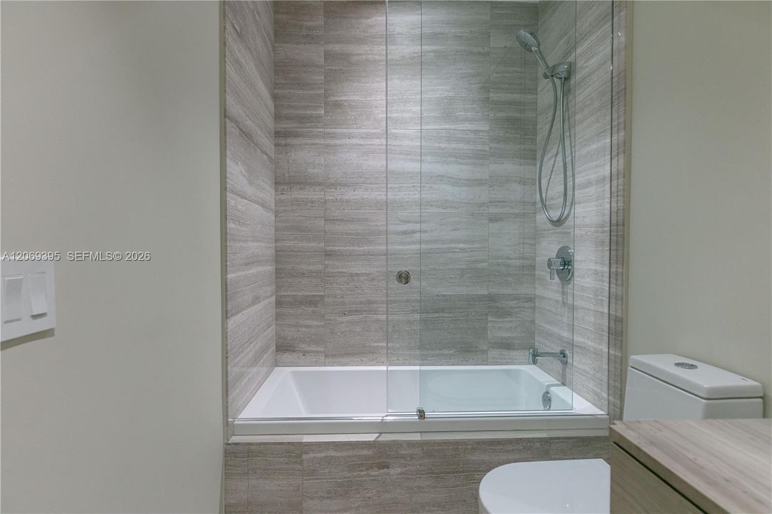 2nd Bedroom En Suite Bathroom