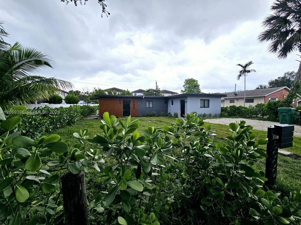 For Sale: $535,000 (4 beds, 3 baths, 1155 Square Feet)