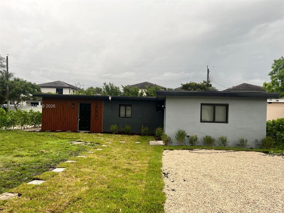 For Sale: $535,000 (4 beds, 3 baths, 1155 Square Feet)