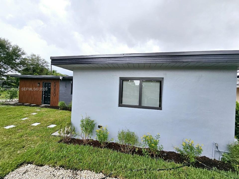 For Sale: $535,000 (4 beds, 3 baths, 1155 Square Feet)