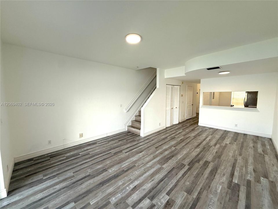 For Sale: $365,000 (2 beds, 2 baths, 1110 Square Feet)
