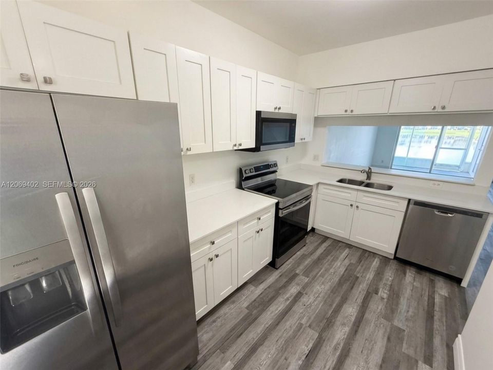 For Sale: $365,000 (2 beds, 2 baths, 1110 Square Feet)