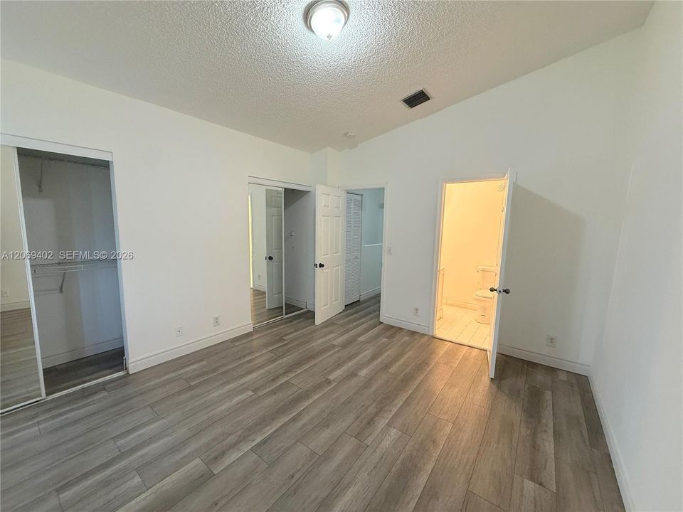 For Sale: $365,000 (2 beds, 2 baths, 1110 Square Feet)