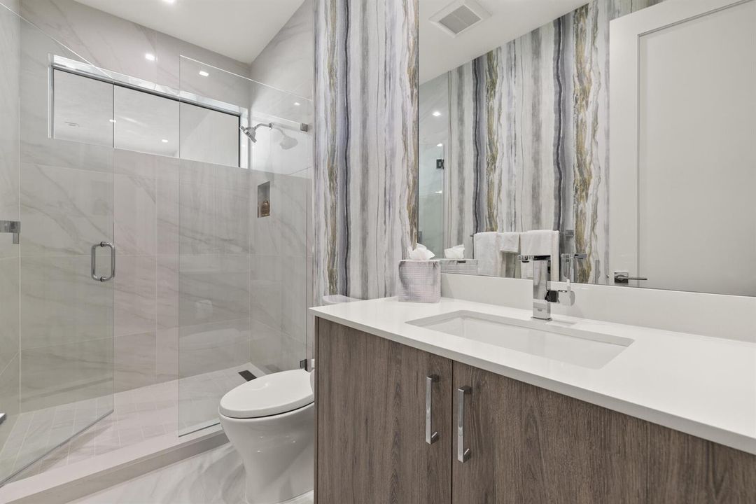 Guest Bath 4