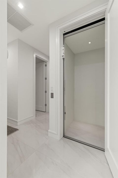 Hydroglade Elevator