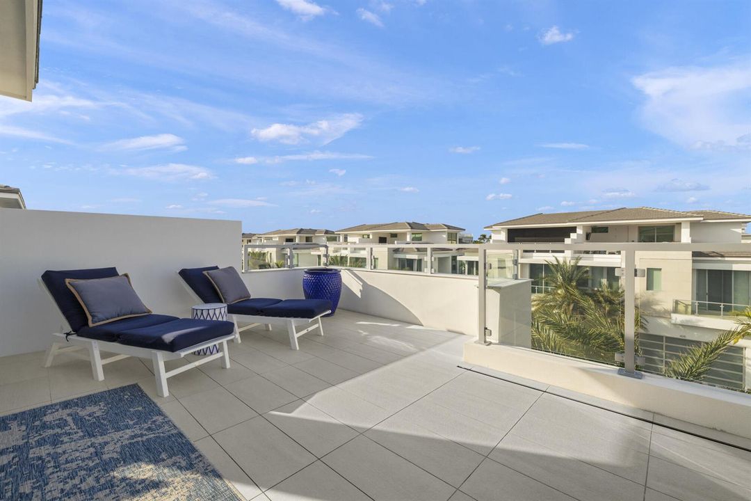 27 FT Skydeck