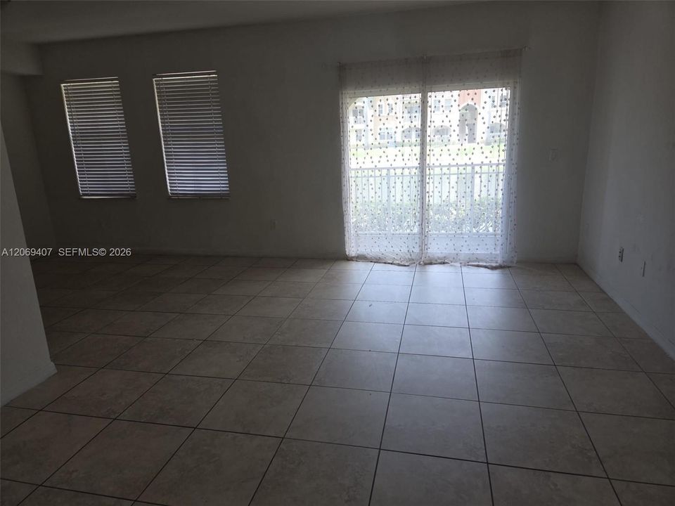 For Sale: $375,000 (3 beds, 2 baths, 1207 Square Feet)