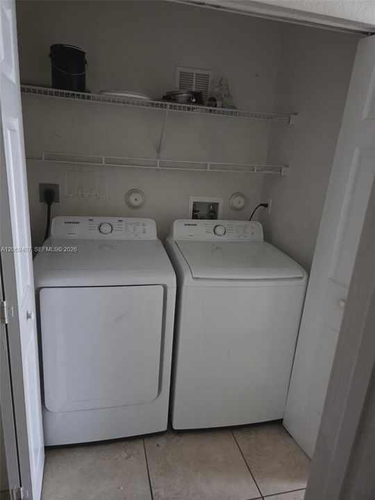 For Sale: $375,000 (3 beds, 2 baths, 1207 Square Feet)
