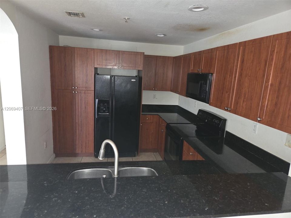 For Sale: $375,000 (3 beds, 2 baths, 1207 Square Feet)