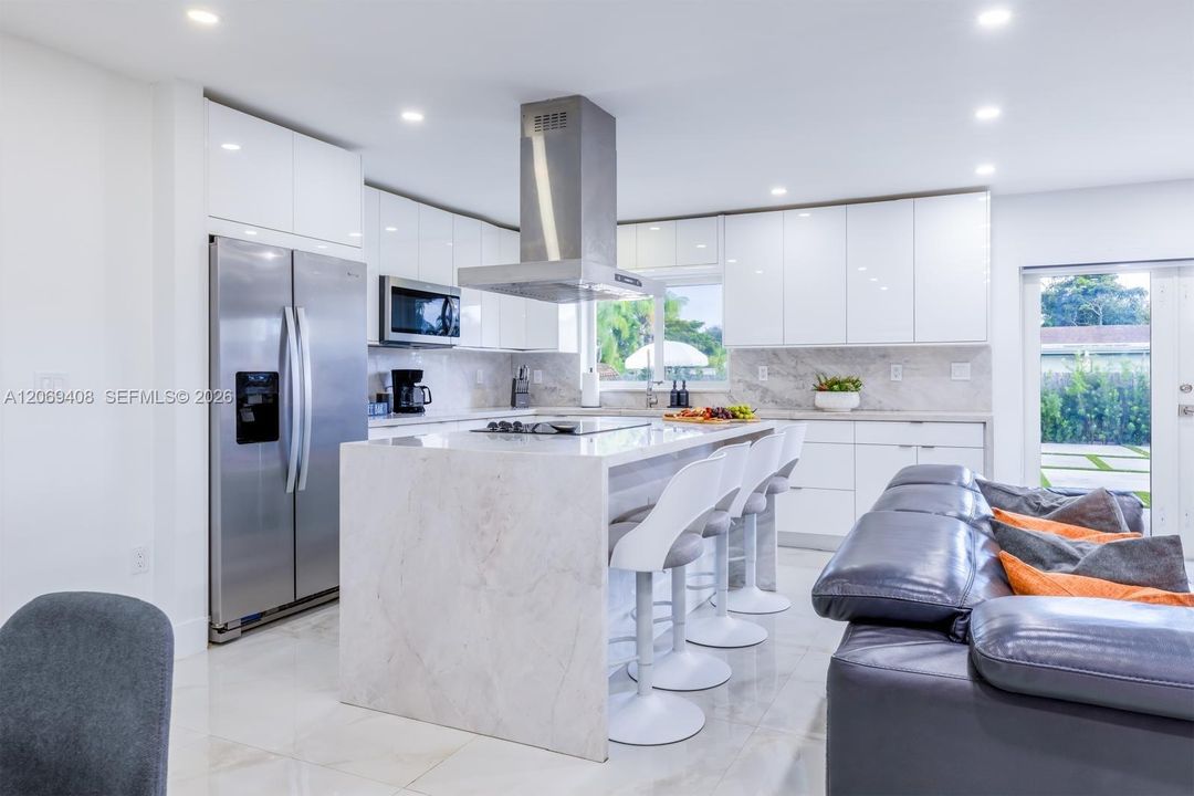 En Venta: $755,990 (5 camas, 3 baños, 1730 Pies cuadrados)