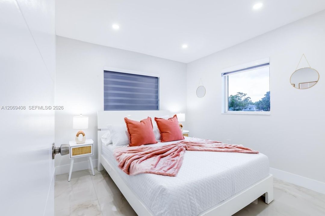 En Venta: $755,990 (5 camas, 3 baños, 1730 Pies cuadrados)