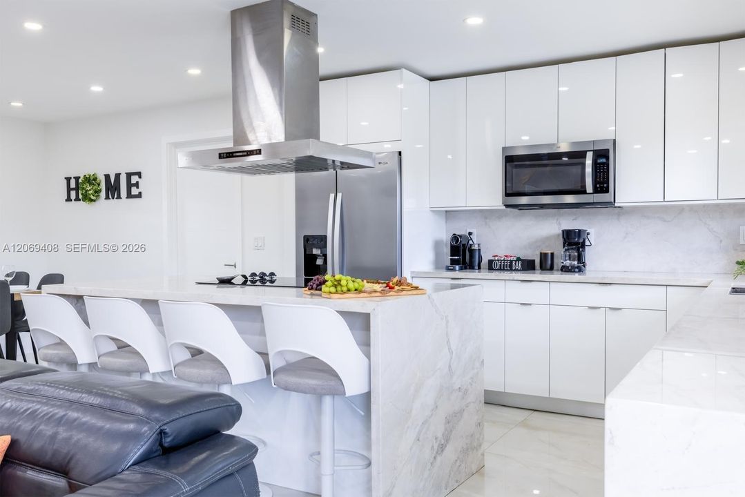 En Venta: $755,990 (5 camas, 3 baños, 1730 Pies cuadrados)