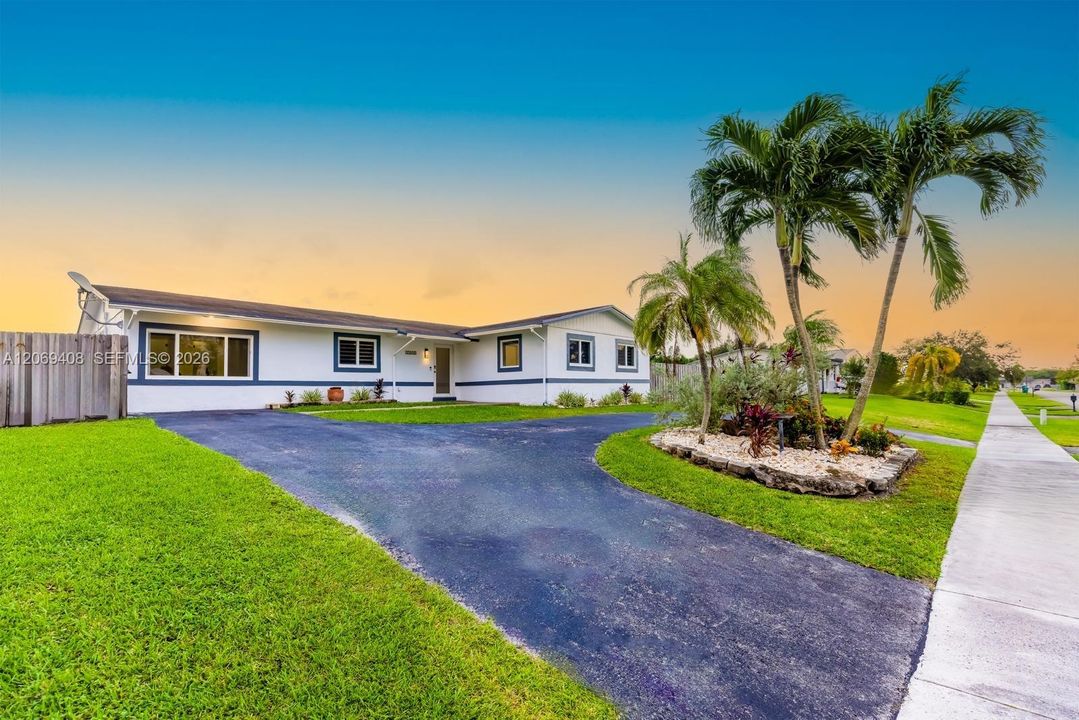 En Venta: $755,990 (5 camas, 3 baños, 1730 Pies cuadrados)