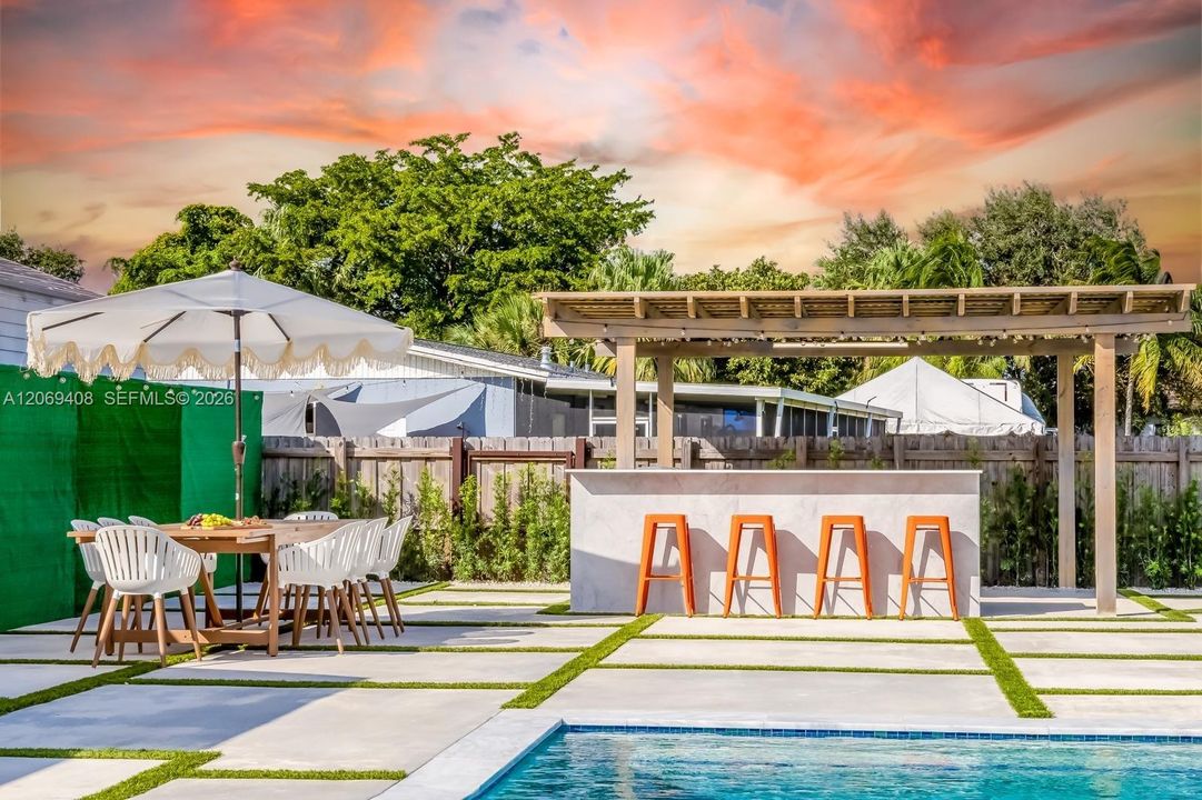En Venta: $755,990 (5 camas, 3 baños, 1730 Pies cuadrados)